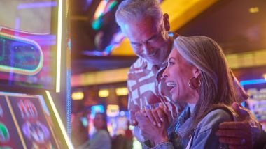couple on slot machine